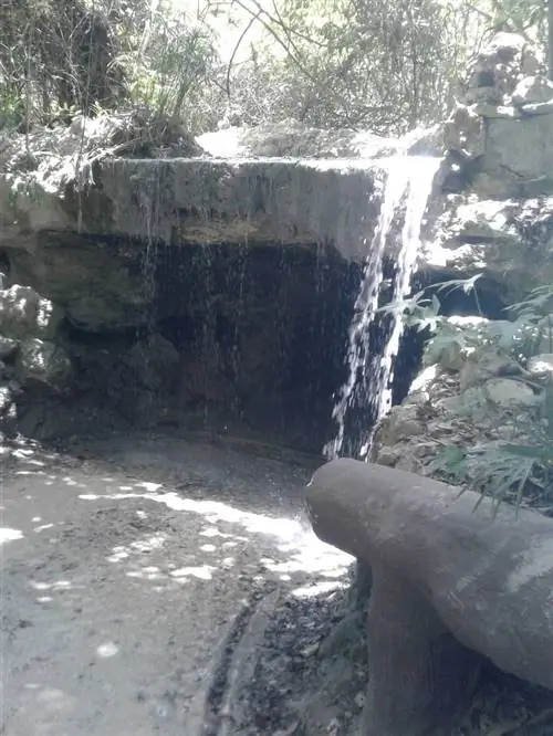 Проезжая через водопад в затопленные пещеры XPLOR
