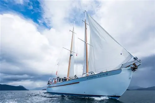 Проходящее облако, плывущее по водам Тихого океана