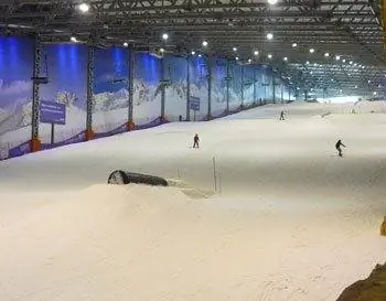 На Снежной арене в Друскининкае можно кататься на лыжах круглый год.