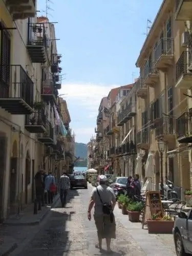 Узкие улочки Палермо.