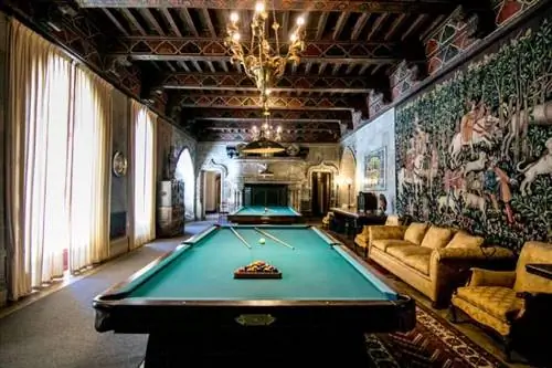 Бильярд, кто-нибудь?