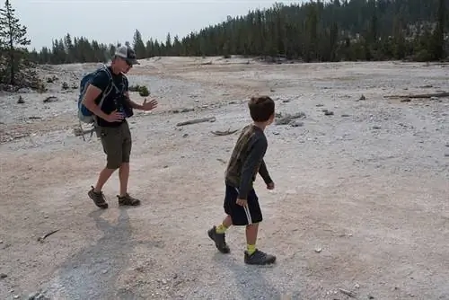 Прогулка по Йеллоустонскому национальному парку.