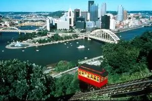 Горизонт Питтсбурга с склона Дюкен. фото: Посетите Питтсбург.