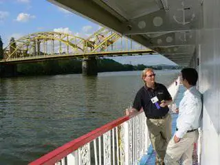 Круиз по реке Огайо в центре Питтсбурга. Фото Макса Хартсхорна.