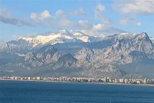 Заснеженные горы из Анталии
