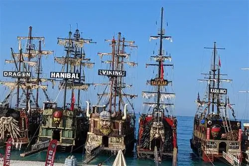 Олюдениз предлагает множество уникальных туристических лодок!