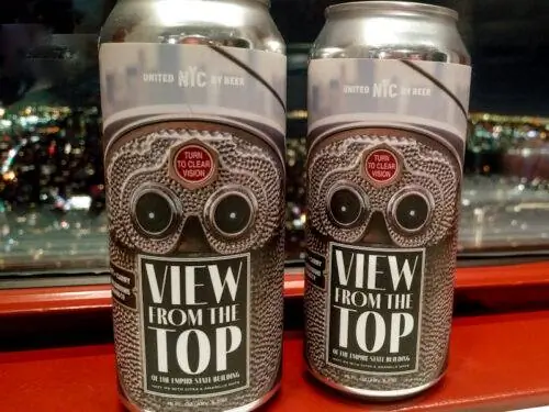 Всегда есть повод поднять бокал, отдыхая в Эмпайр Стейт Билдинг.