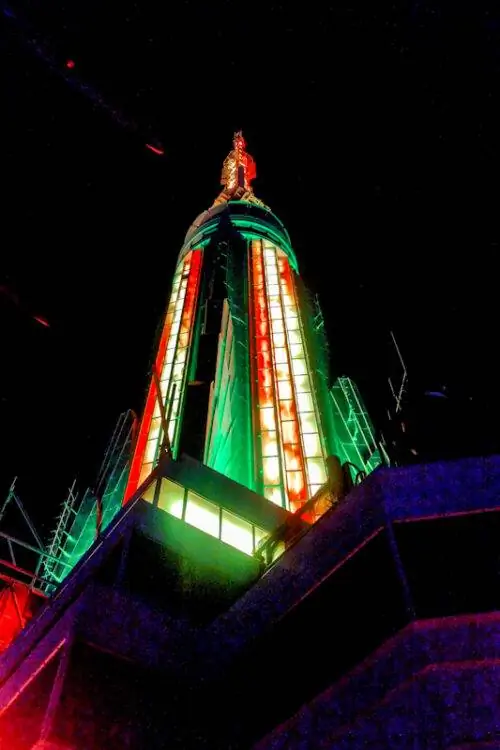 Обновленная обсерватория и игла предлагают полированные и интимные виды.