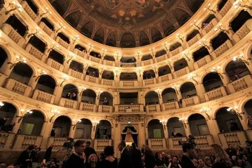 Исторический оперный театр Teatro Communale di Bologna - яркий пример классического итальянского стиля.