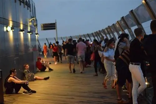 Над зданием отеля