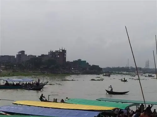 река в Дакке Бангладеш