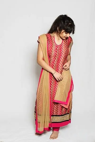 Платье Шалвар Камиз. На фото Гарри Крамер.