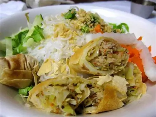 Лапша вермачелли Bun Cha Gio в Pho Saigon, Dickinson Street Springfield