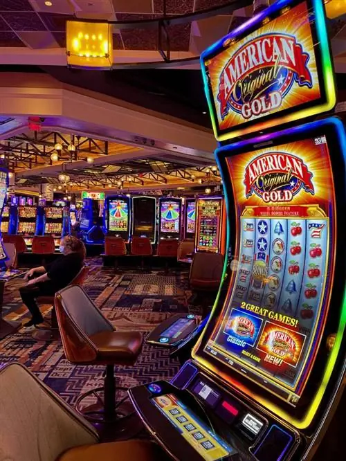 MGM Springfield включает в себя сотни игровых автоматов в центре города.