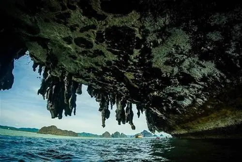 Внутри пещер Палу в национальном парке Ао Пханг Нга - фото Майкла Компаника-j.webp