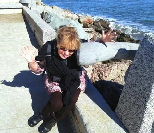 Представление Wave Organ во время прилива в районе Марина в Сан-Франциско.