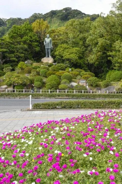 Бронзовая статуя Сайго Такамори. Фотография предоставлена Бюро посетителей префектуры Кагосима.