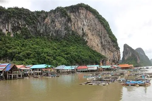 Ко Паньи - живописный остров морских цыган, населенный потомками явы.