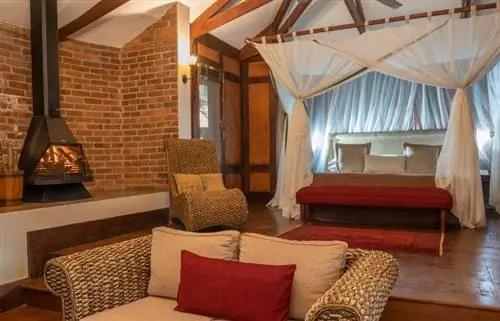 Люксы Coffee Lodge прекрасно обставлены и оснащены камином, чтобы защититься от холодных вечеров.