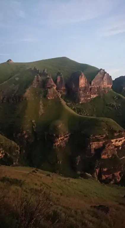 зубчатые горы в Дракенсберге, Южная Африка.