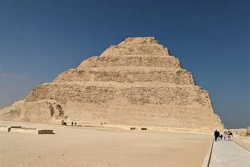 пирамида Саккара, первоначальный предшественник всех остальных, часть комплекса Дахшур