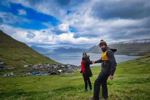 Кочевники RTW останавливаются по пути в Гьогв.