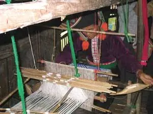 Ткачество в черной тайской деревне