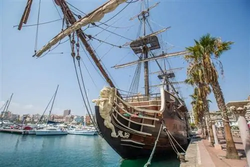 La Marina - отличное место, чтобы полюбоваться закатом или выпить напиток с видом на гавань Аликанте.