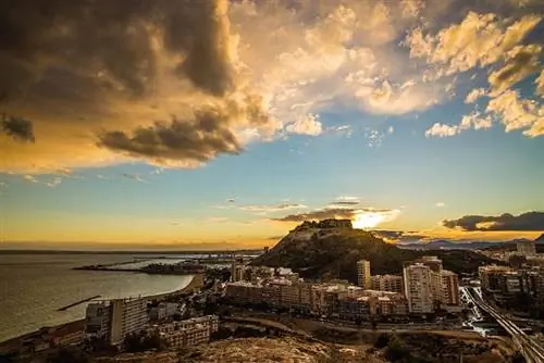 Закаты из Кастильо-Санта-Барбара потрясающие и стоят крутого подъема. Фотографии Нелли Винтер.