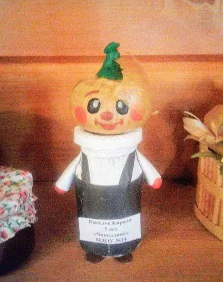 Одна из поделок из лука, которую можно сделать в мастерских музея.