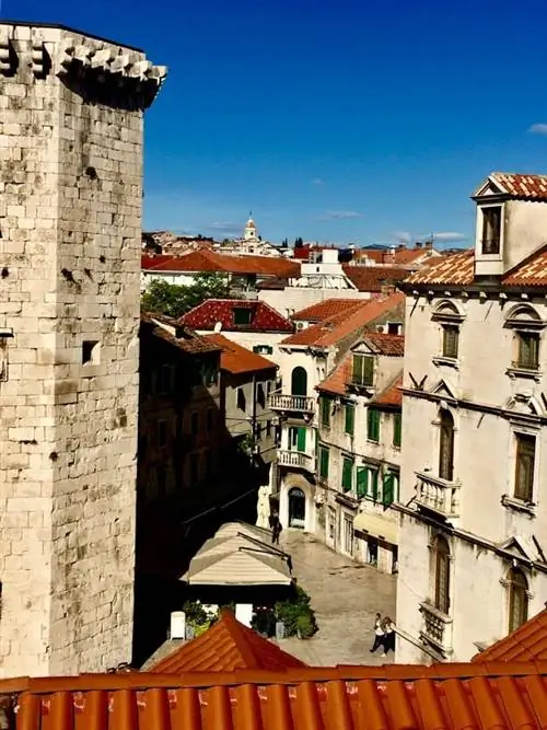 Каждый день у гостей Adriatic Breeze есть время, чтобы исследовать деревни вдоль побережья Далмации, такие как Шибеник, Далмация, Хорватия.