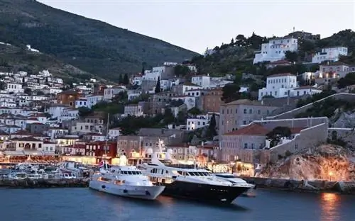 Гавань Гидры с яхтами