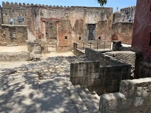 Форт Иисус в Момбасе, Кения. Фотографии Энни Чен.