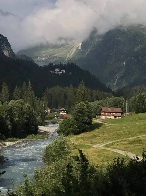 5. Отель далеко