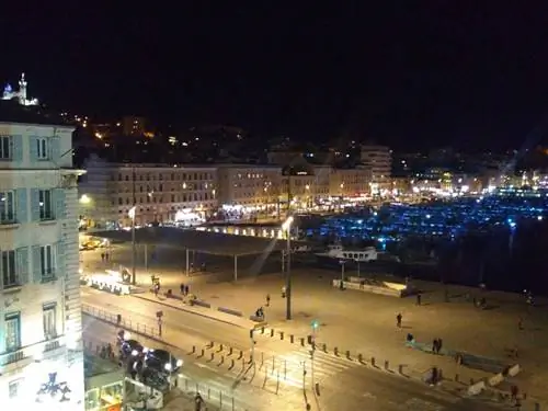 Старый порт Марселя ночью