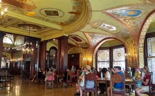 Студенческая столовая Flagler College, остановка для отдыха во время экскурсии по дворцовому зданию. Сент-Огастин, Флорида. Студенческая столовая Flagler College, остановка для отдыха во время экскурсии по дворцовому зданию. Сент-Огастин, Флорида.