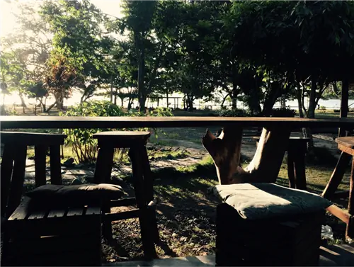 Вид из зоны отдыха в задней части хостела на Плайя Венао.