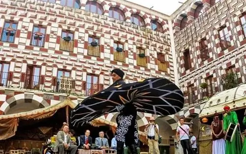 Арабские танцоры прославляют свое наследие.