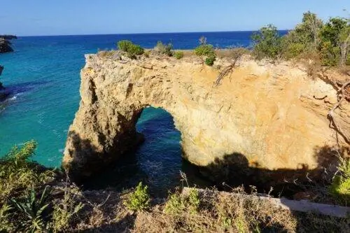 Арка Ангильи Таб Хаузер