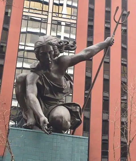 Медная статуя Портландии высотой 85 футов, которую вы не увидите в местных сувенирных магазинах.