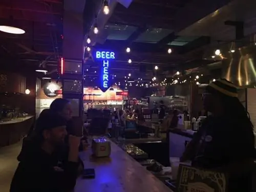 Эксперты по пиву считают Портленд одним из лучших городов Америки по производству крафтового пива. Вы найдете местное пиво в каждом баре, и каждый супермаркет пополняет запасы местной пены.