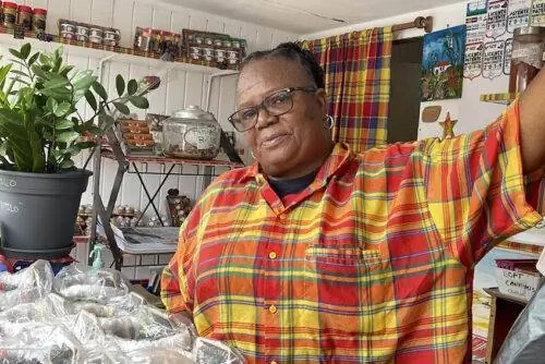 Пряный продает свои специи местным поварам и посетителям, ее бестселлером является Волшебная смесь специй. &copy; С. Курц