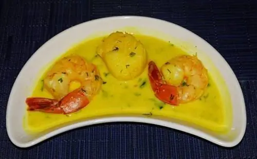 Первое блюдо с креветками и морским гребешком Палм-Айленд