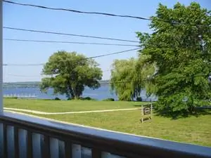 Вид из-за нашего столика в отеле Lakeview.