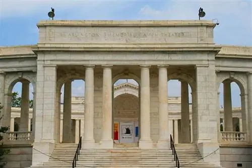 Мемориальный амфитеатр Арлингтонского национального кладбища был открыт 15 мая 1920 года.