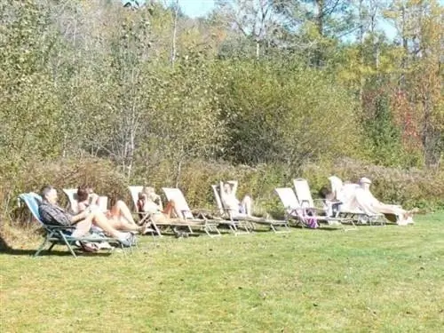 Vermont Naked: Наслаждаемся солнечным воскресеньем на единственном курорте штата Вермонт в Галифаксе.