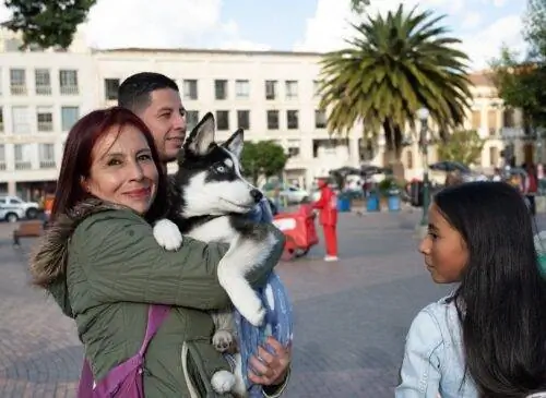 Нарино Плаза, главная площадь Пасто, окружена церквями, закусочными и магазинами и представляет собой восхитительное место, где можно пообщаться и посмотреть на людей.
