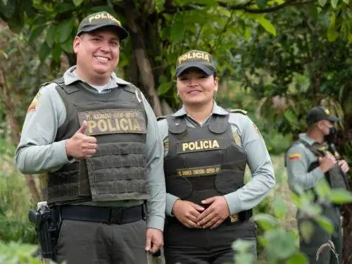 Нашу группу сопровождала дружелюбная туристическая полиция, которая относилась к нам как к высокопоставленным лицам.