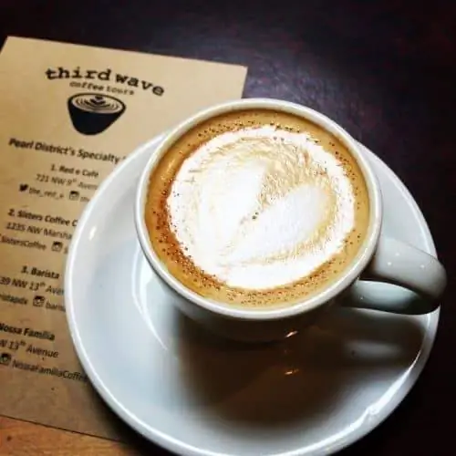 Идеальный латте от Third Wave Coffee в Портленде, где отличный кофе является нормой, а люди ожидают только самого лучшего.