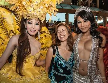 Ледибои - звезды шоу кабаре Pattaya Ladyboy Cabaret в отеле Alcazar.